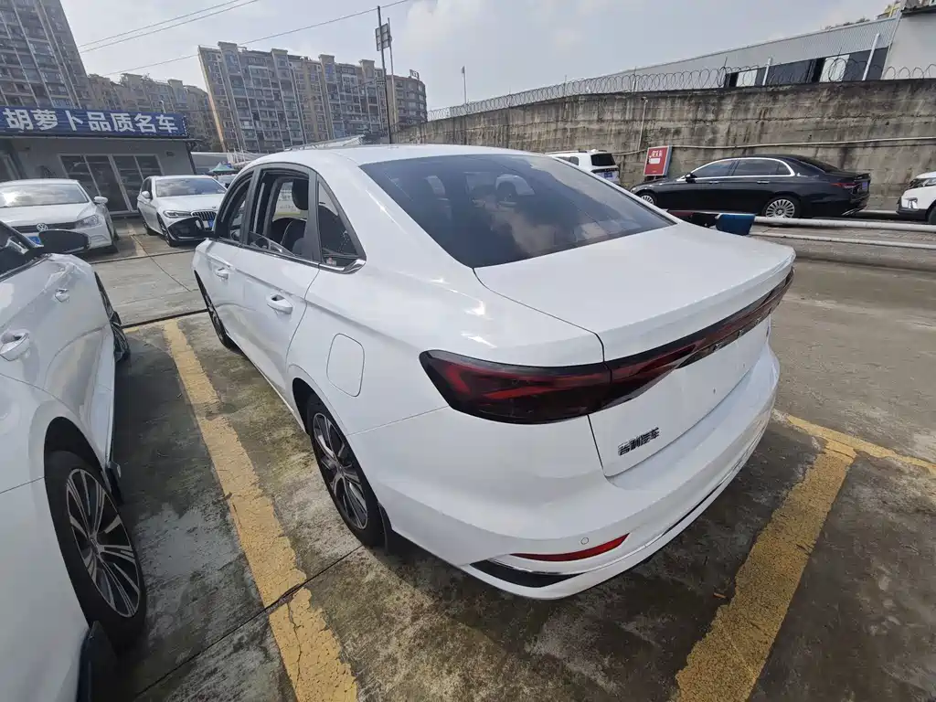 Geely Emgrand — миниатюра 14
