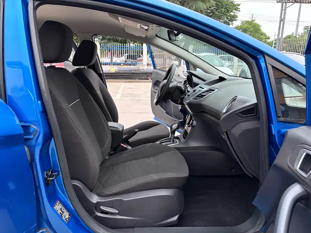 Ford Fiesta 2013 1.5L AT Fashion