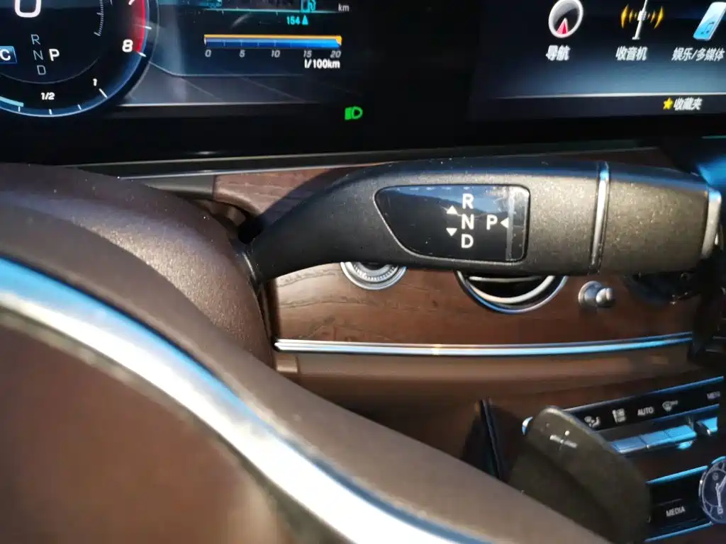 Mercedes-Benz E-Class — миниатюра 7