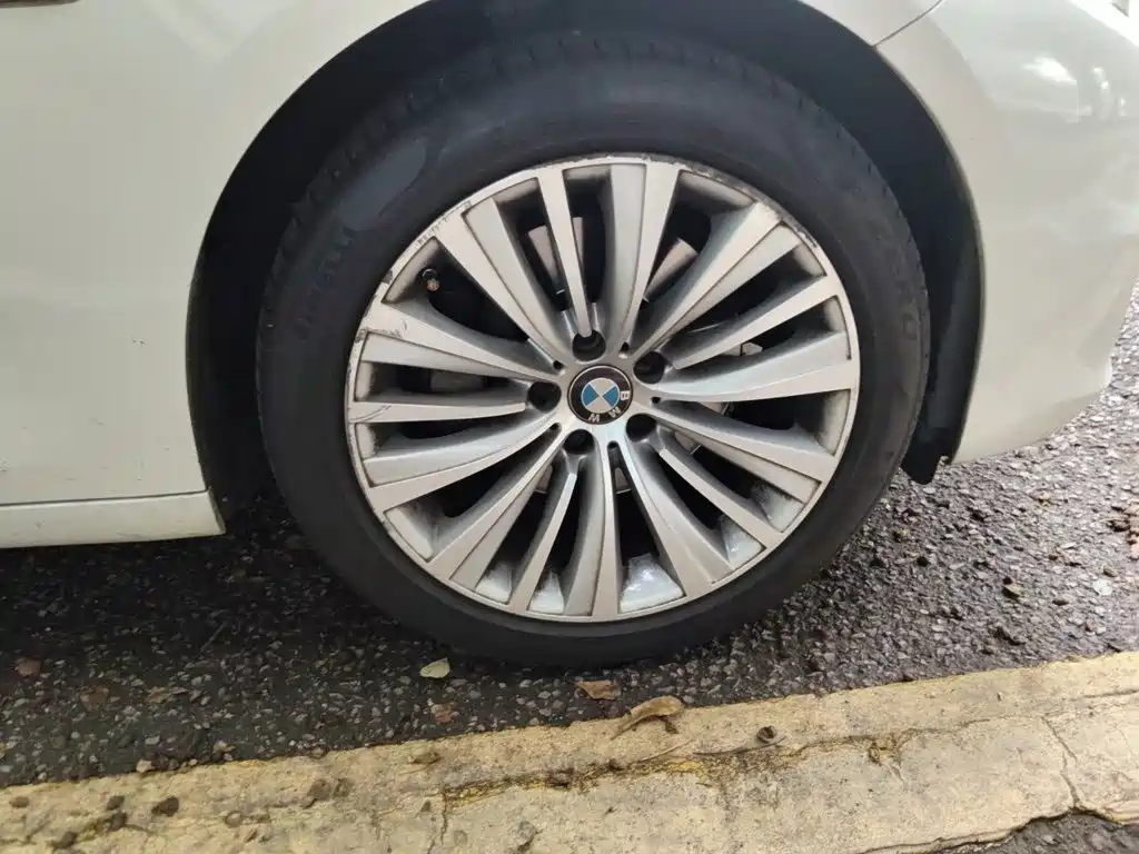 BMW 5 Series GT — миниатюра 8