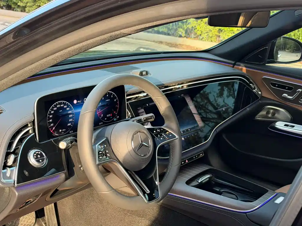 Mercedes-Benz E-Class — миниатюра 6