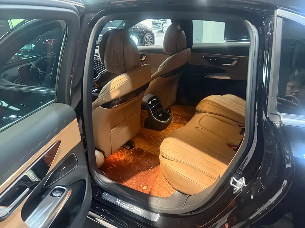 Mercedes-Benz E-Class — миниатюра 4