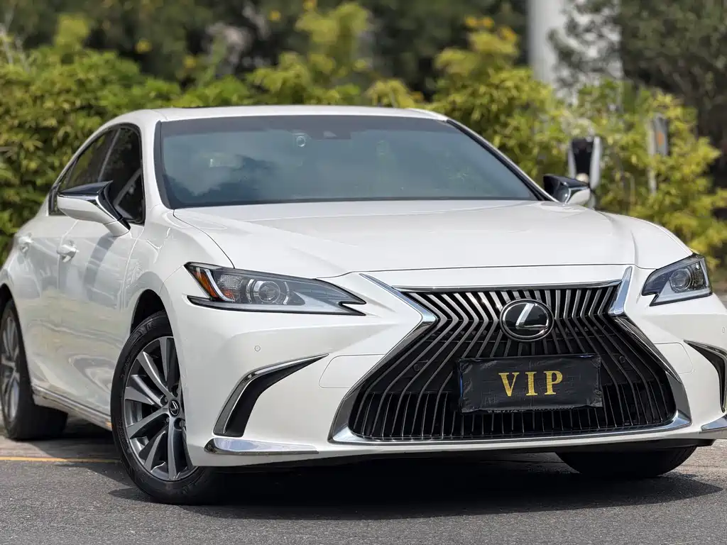 Lexus ES — миниатюра 10