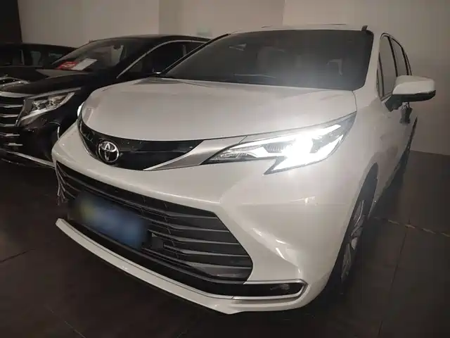 TOYOTA SIENNA 2025