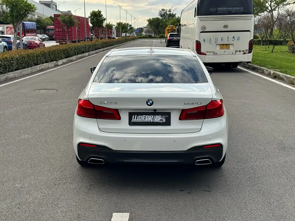 BMW 5 SERIES