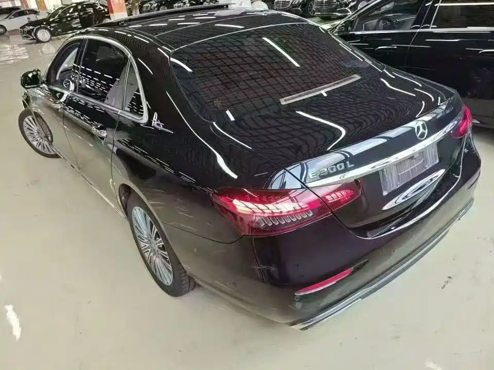 Mercedes-Benz E-Class — миниатюра 6