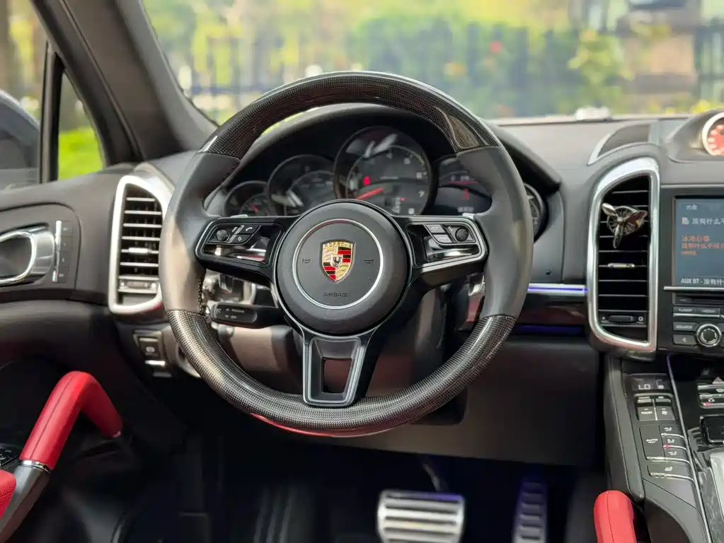 Porsche Cayenne — миниатюра 8