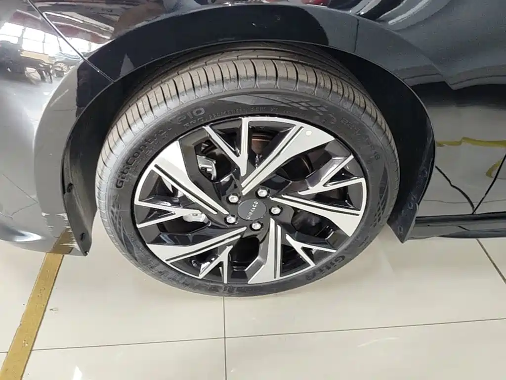 Lynk & Co 03 — миниатюра 23