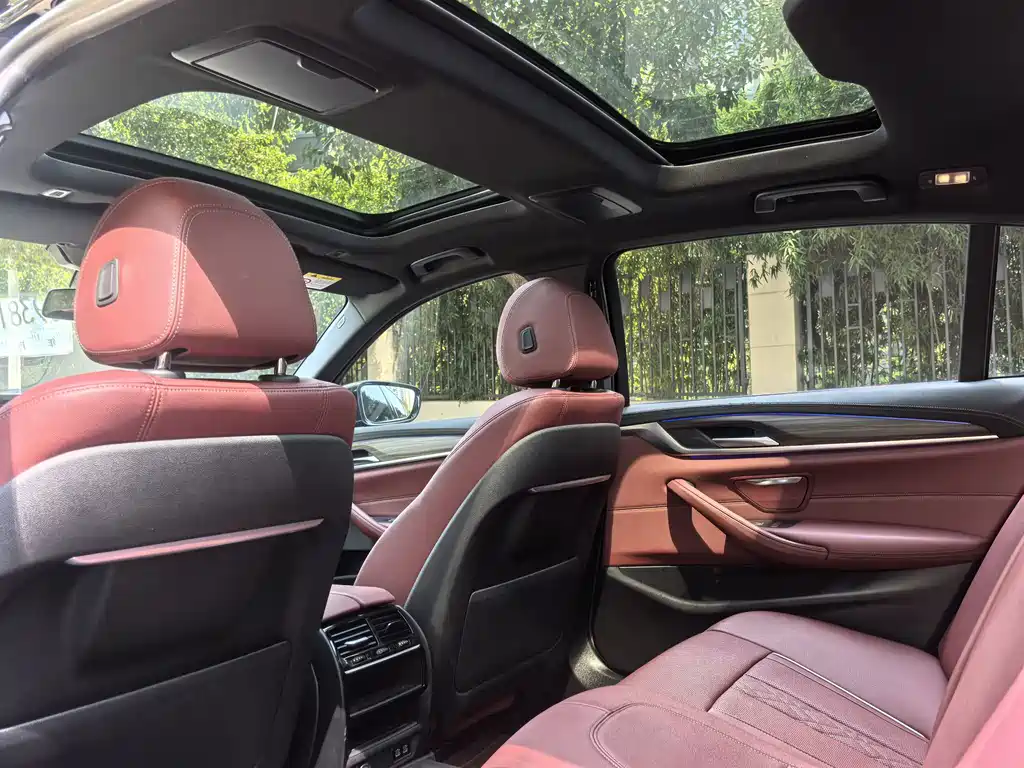 BMW 5 Series — миниатюра 11