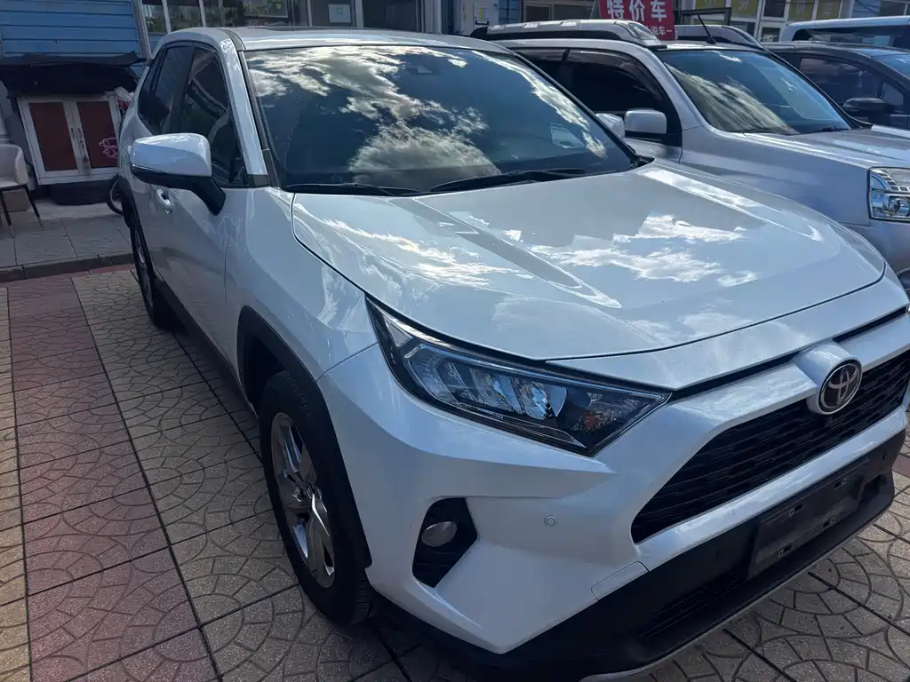 Toyota RAV4 — миниатюра 3