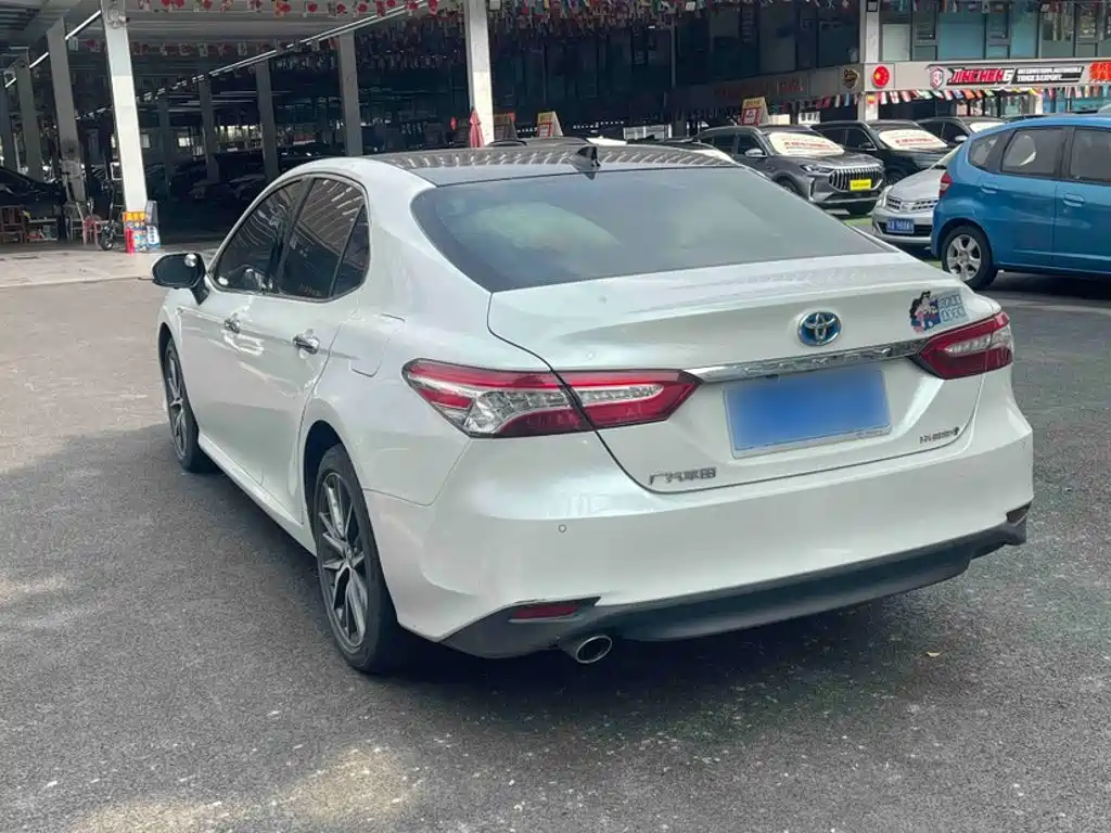 Toyota Camry — миниатюра 7