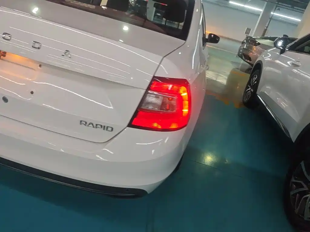 Skoda Rapid — миниатюра 8