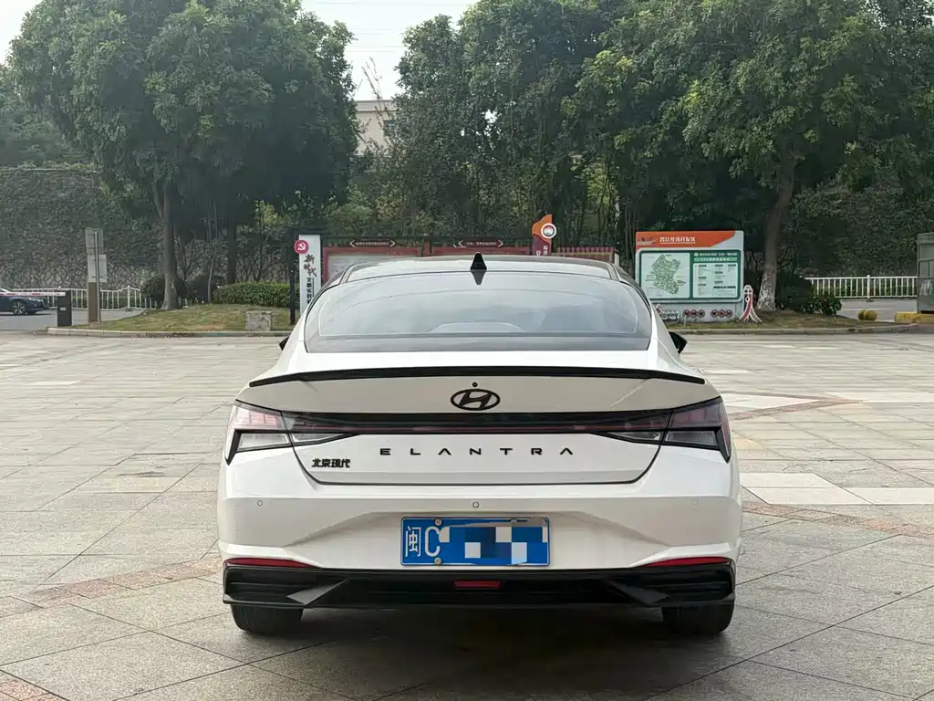 Hyundai Elantra — миниатюра 8