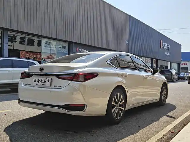 Lexus ES — миниатюра 6