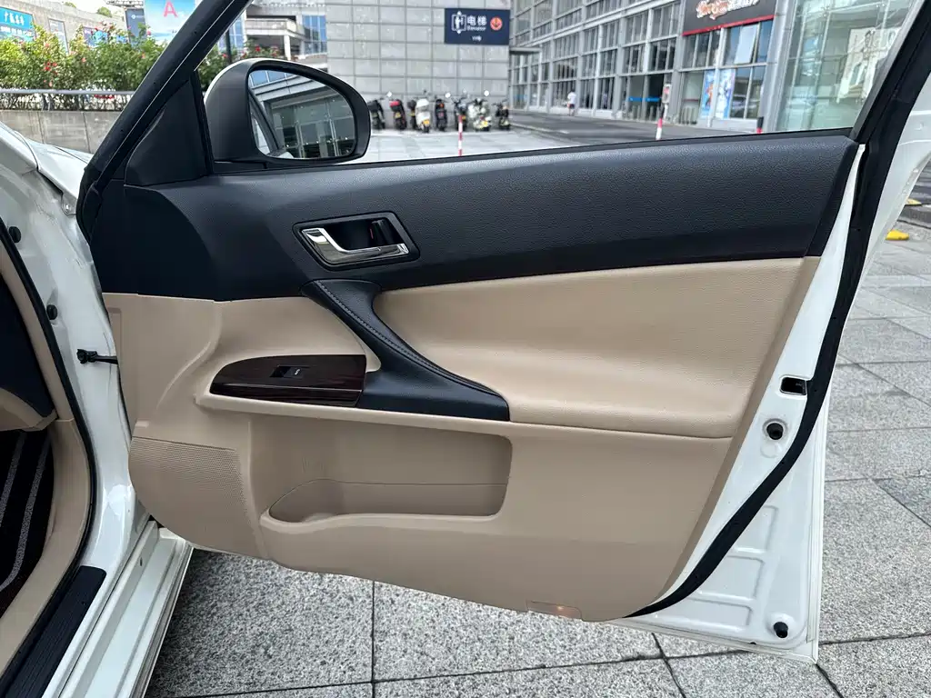 Toyota Reiz — миниатюра 20