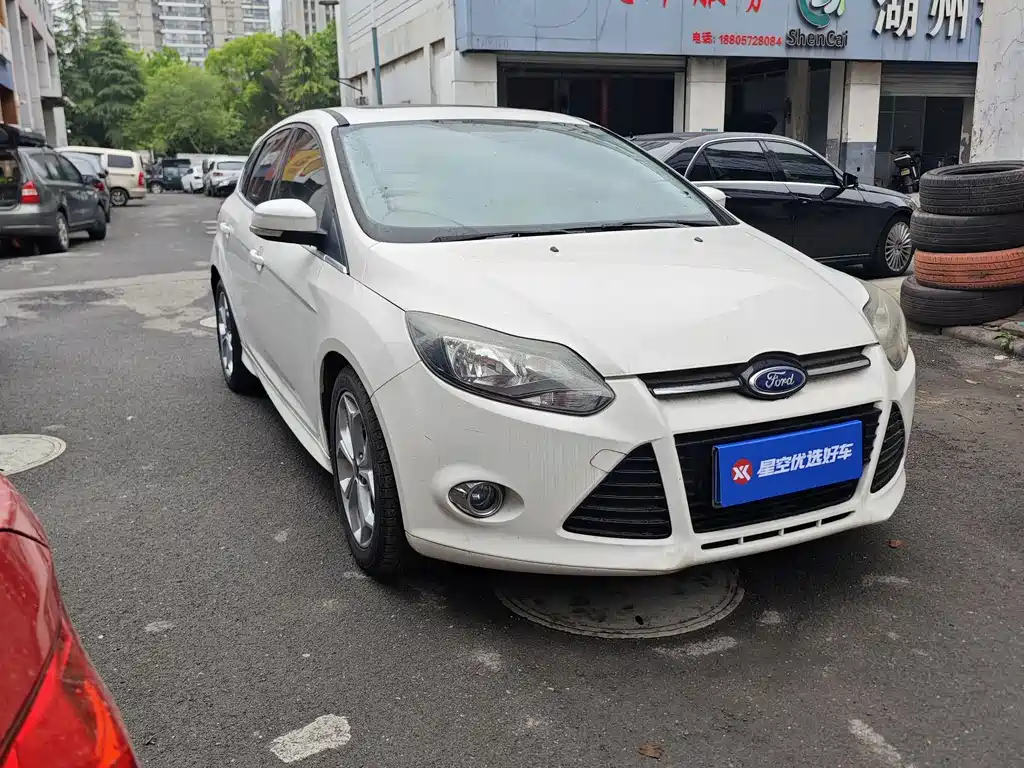 Ford Focus 2012 2.0L AT Luxury Sport