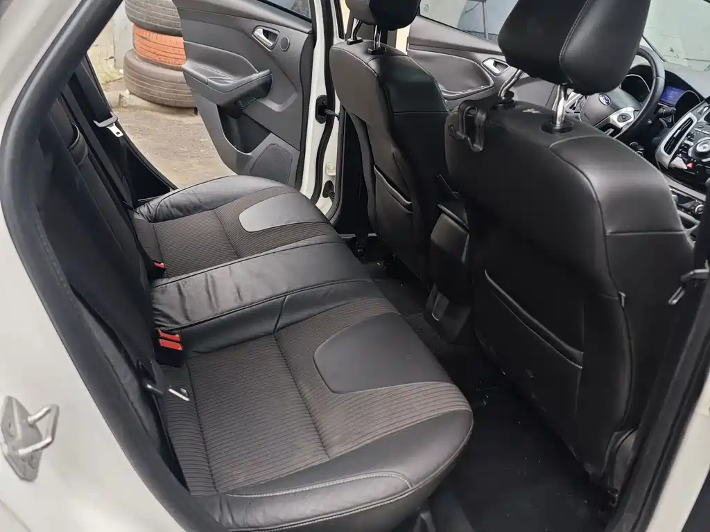 Ford Focus 2012 2.0L AT Luxury Sport