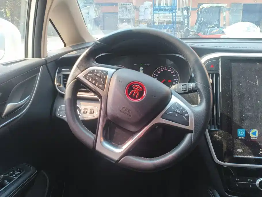 BYD MAX — миниатюра 15