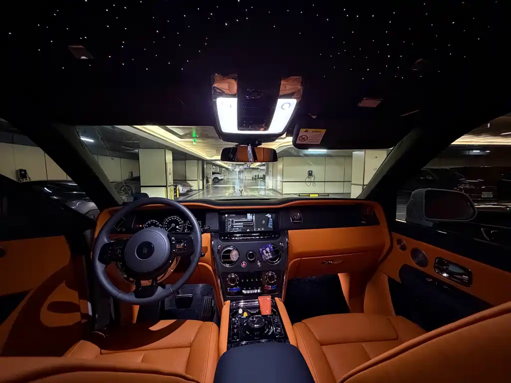 Rolls-Royce Cullinan 2024 мест