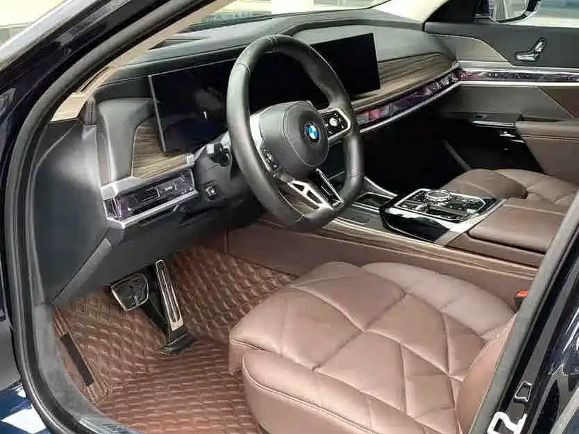 BMW 7 Series — миниатюра 2