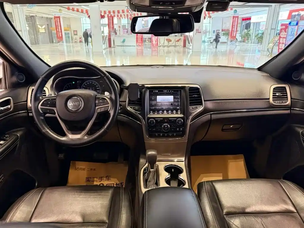 Jeep Grand Cherokee (Import) — миниатюра 6