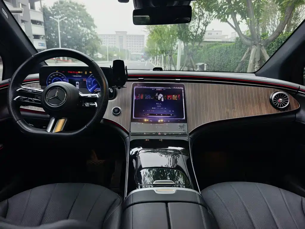 Mercedes-Benz EQE SUV — миниатюра 7