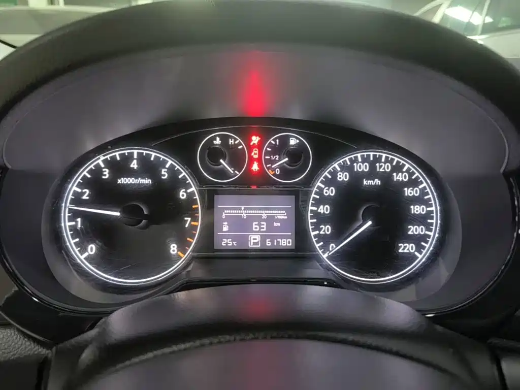 Nissan Tiida — миниатюра 12