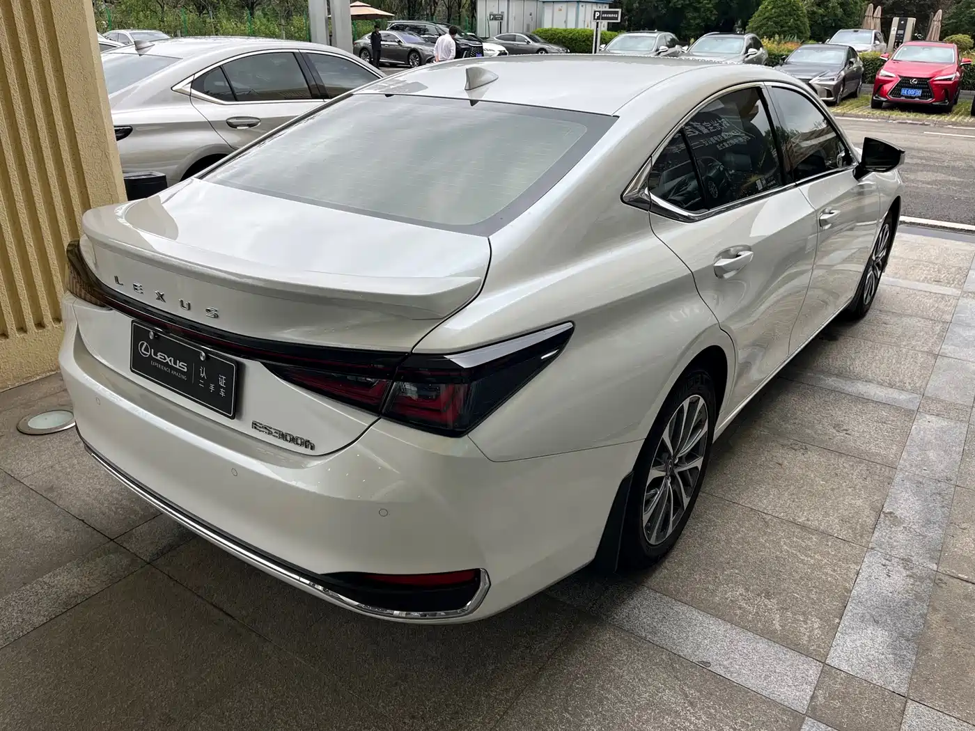 Lexus ES id 4654589 из Китая 7