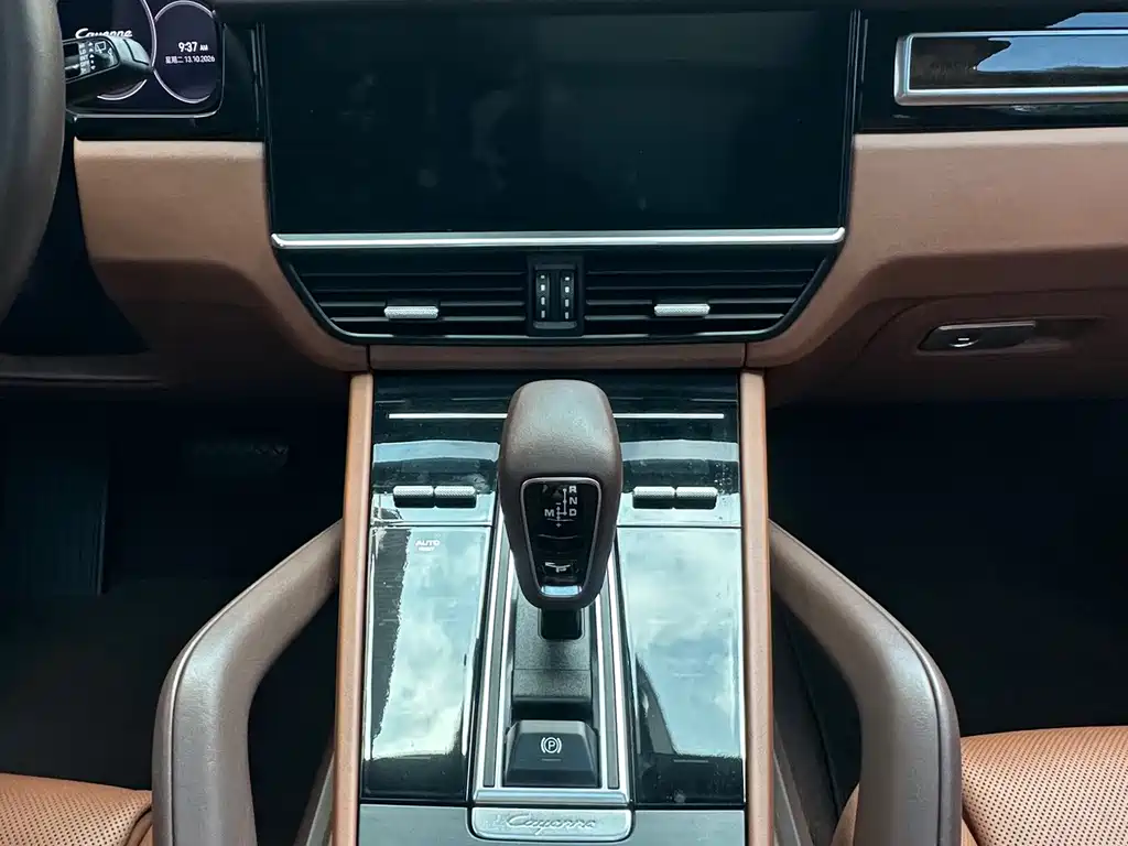 Porsche Cayenne — миниатюра 12