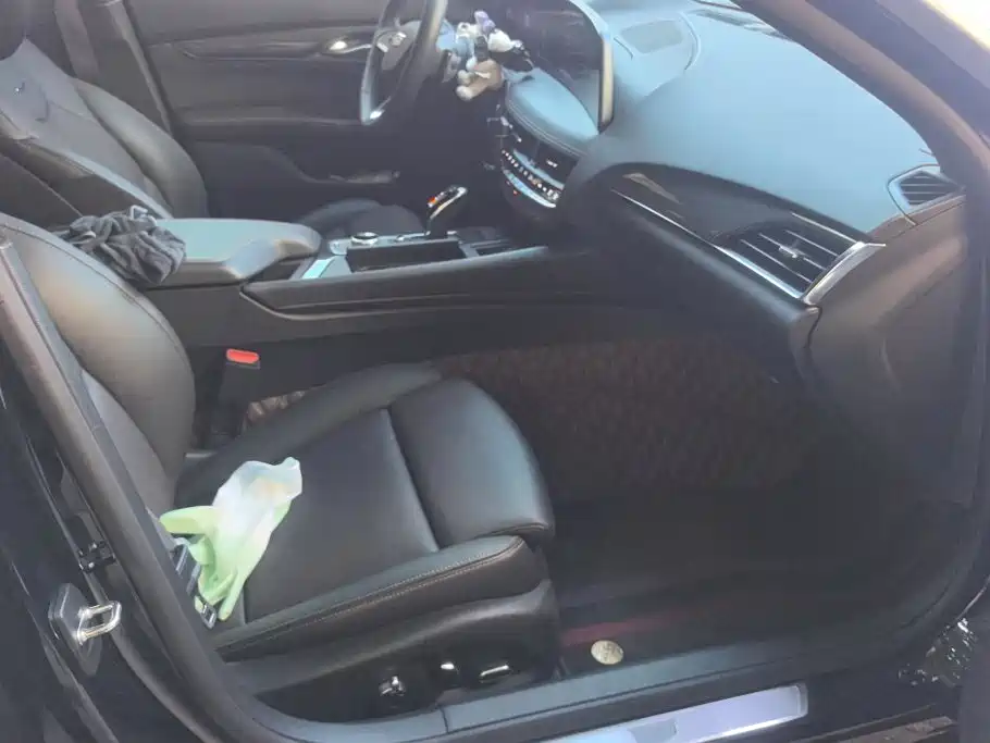 Cadillac CT5 — миниатюра 8