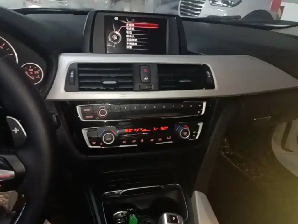 BMW 3 Series — миниатюра 13