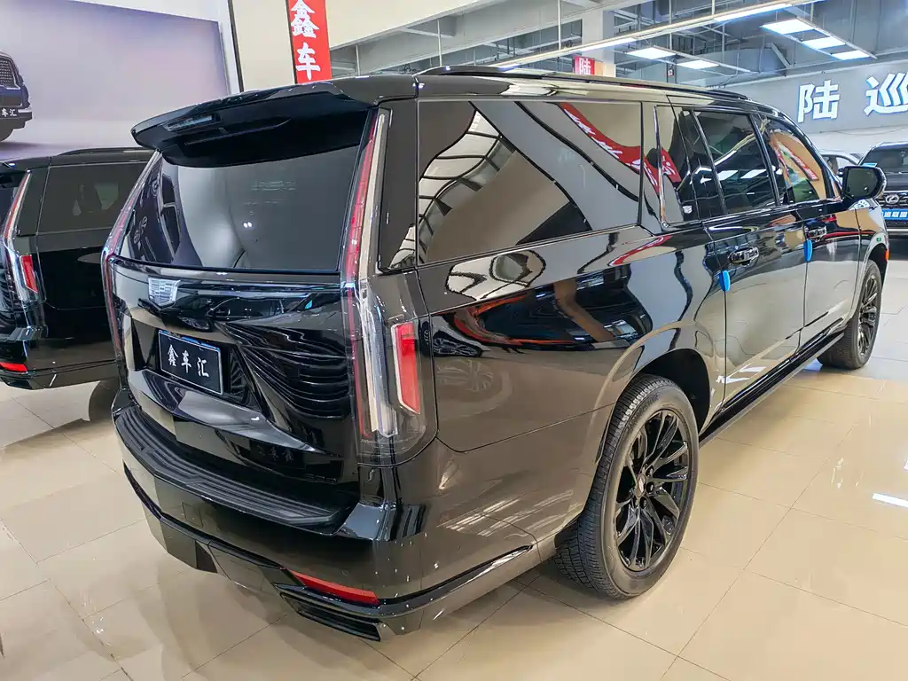 Cadillac Escalade — миниатюра 6