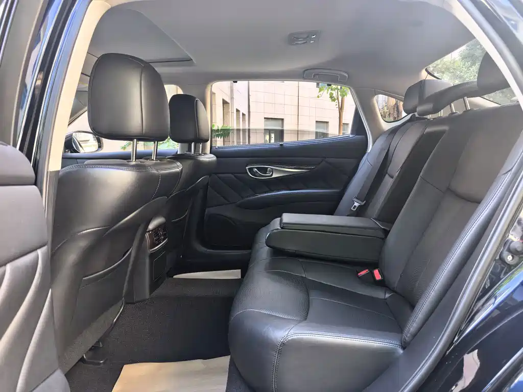 Infiniti Q70 — миниатюра 12