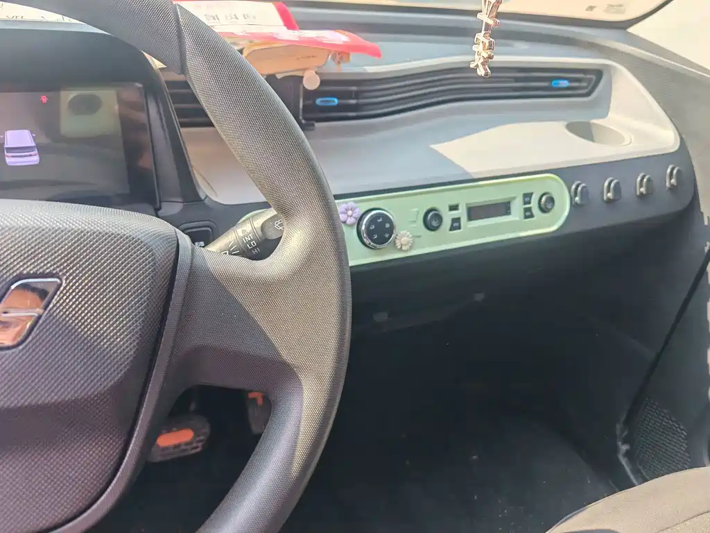 Wuling MINIEV — миниатюра 5