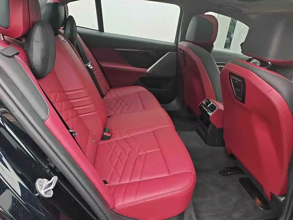 BMW i5 — миниатюра 12