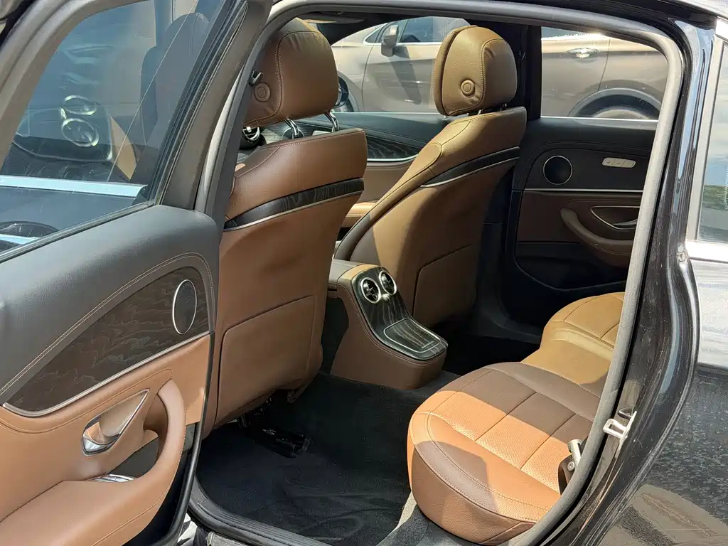 Mercedes-Benz E-Class — миниатюра 12