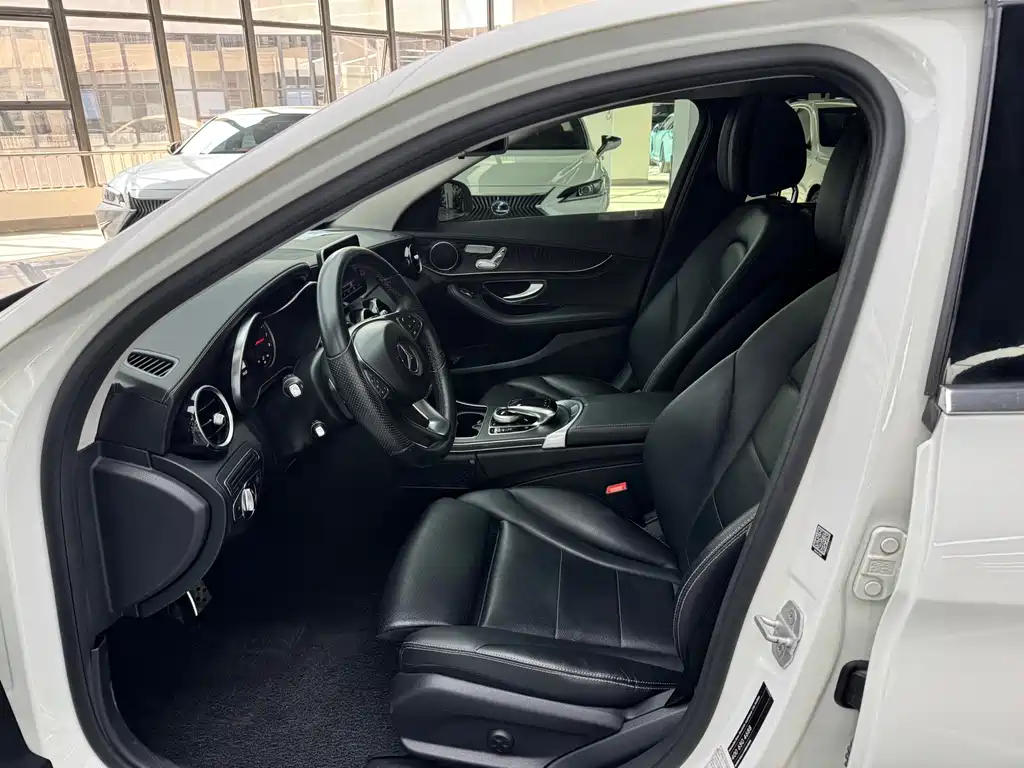 Mercedes-Benz C-Class — миниатюра 4
