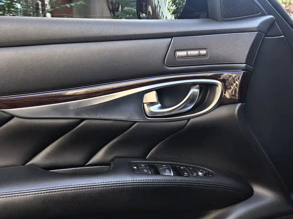 Infiniti Q70 — миниатюра 18