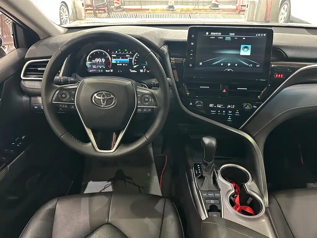 Toyota Camry — миниатюра 7