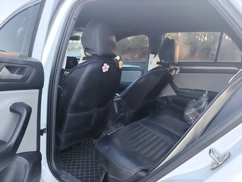 Volkswagen T-Roc — миниатюра 13