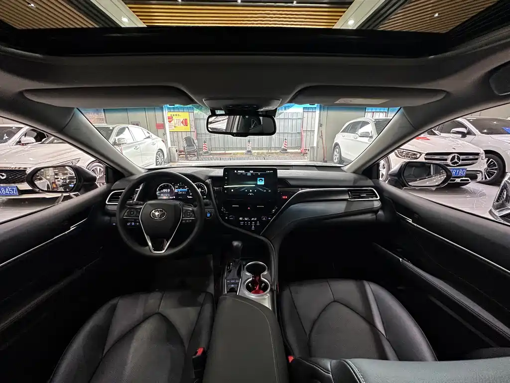 Toyota Camry — миниатюра 6