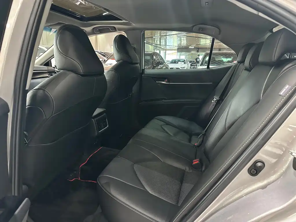 Toyota Camry — миниатюра 8