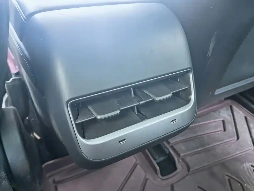 Tesla Model 3 — миниатюра 13
