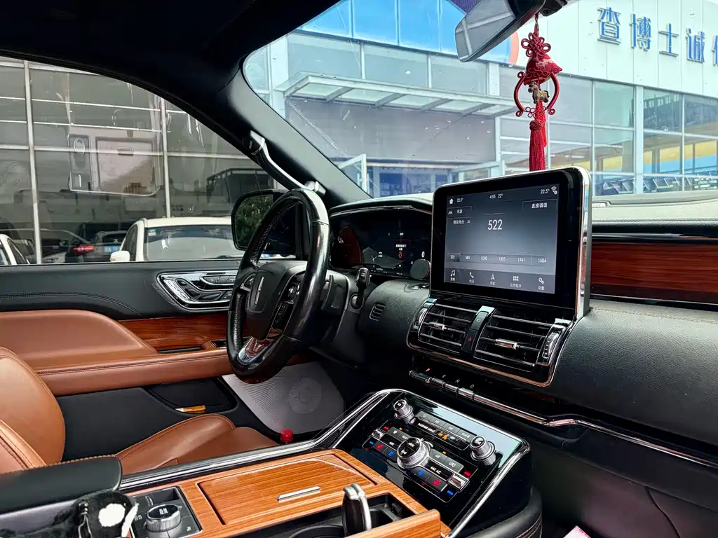 Lincoln Navigator — миниатюра 4