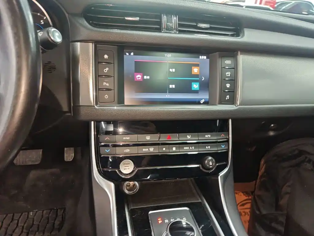 Jaguar XFL — миниатюра 13