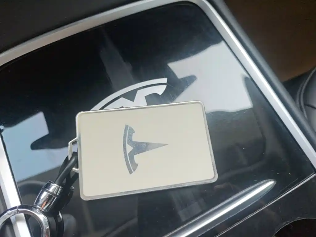 Tesla Model 3 — миниатюра 9