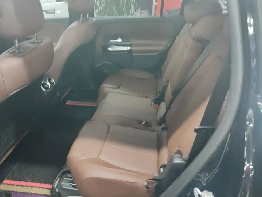 Mercedes-Benz GLB — миниатюра 11