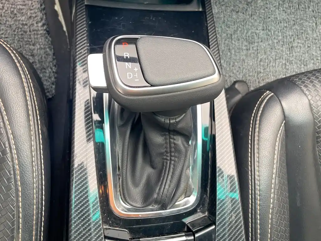 Luxgen U6 — миниатюра 14