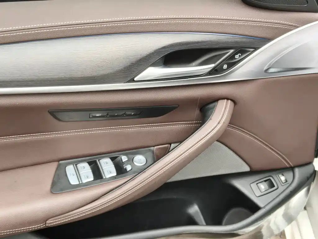 BMW 5 Series New Energy — миниатюра 13