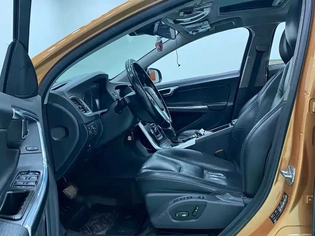 Volvo S60 (Import) — миниатюра 4